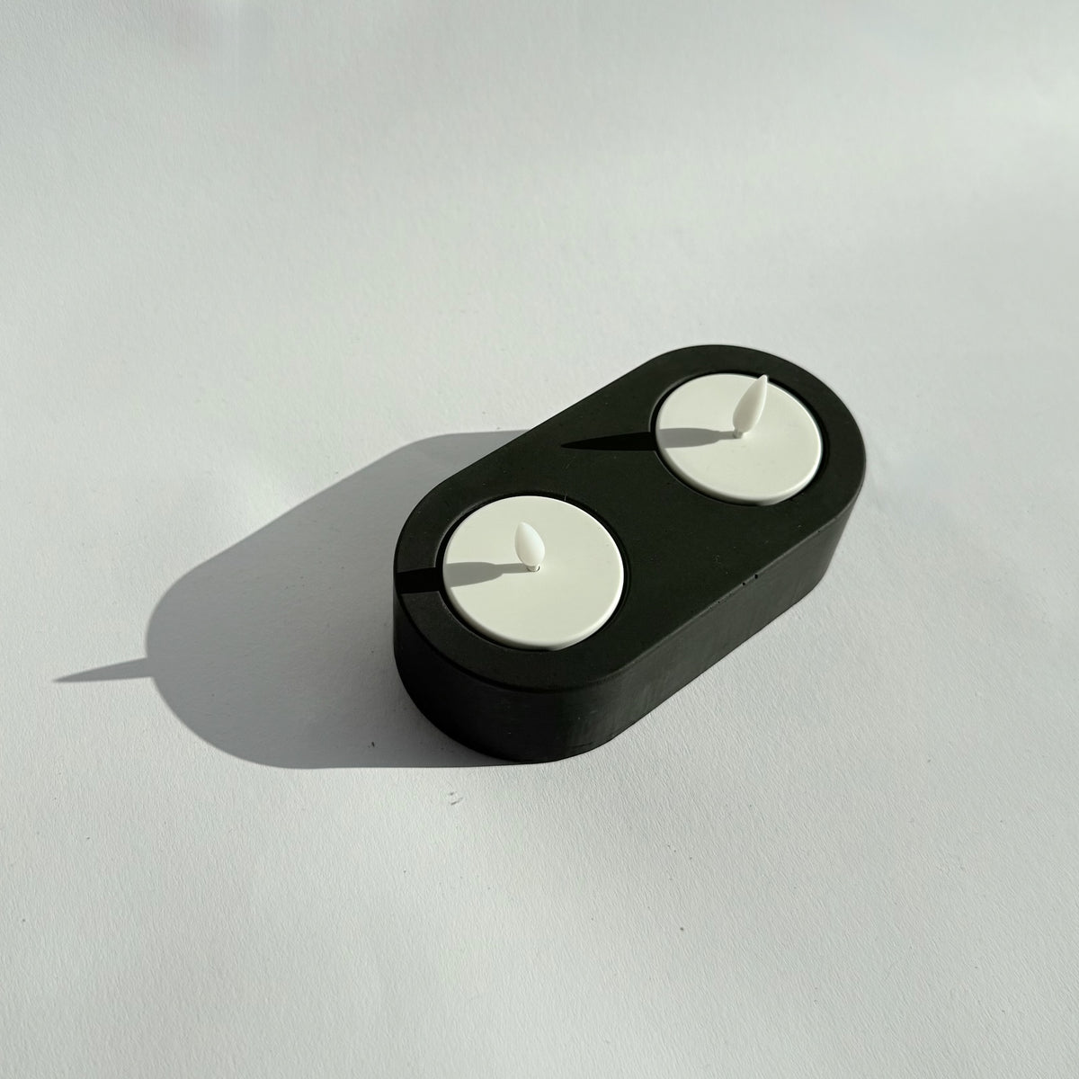 Tuikkuteline kahdelle LED-tuikulle, musta