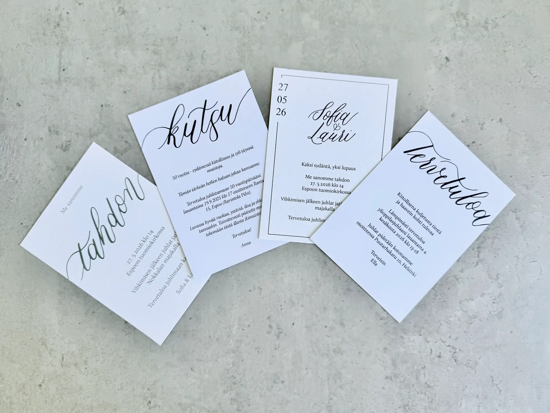 Hääkutsut ja kutsut. Neljä kutsua vierekkäin. Paperituotteet. Tuotekuva.