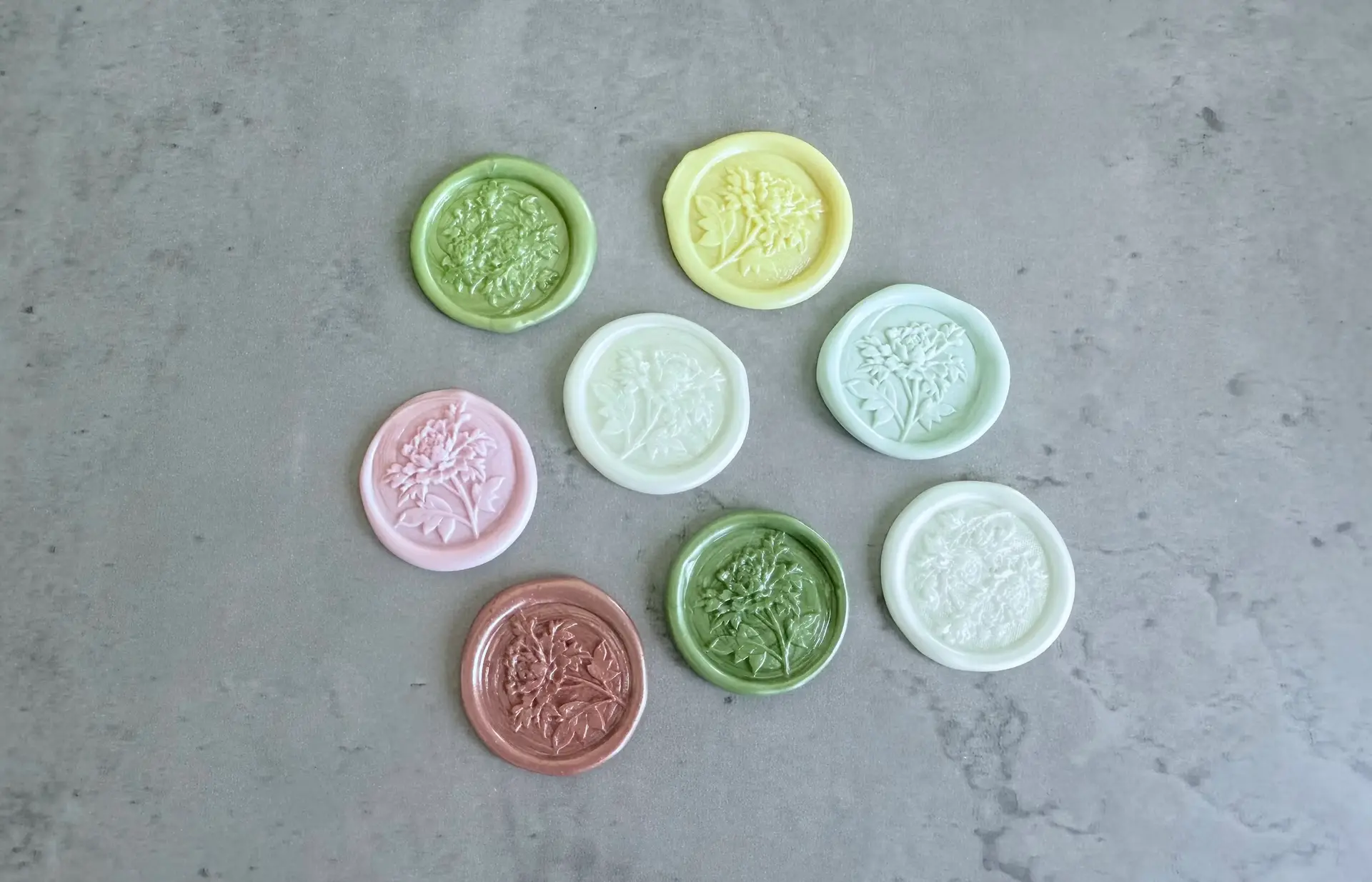 Vahasinetit, eri värejä.